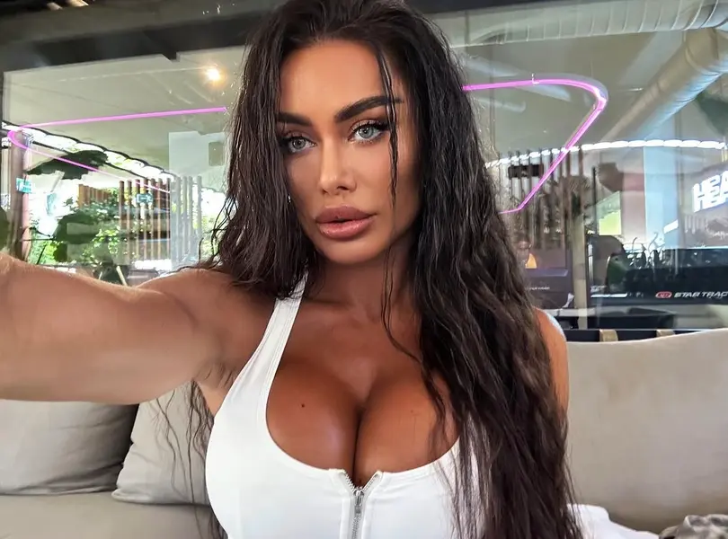 ELENA 🍑 OBSESSION