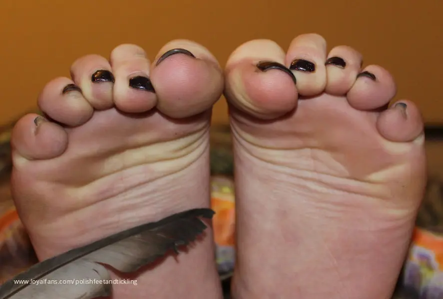 PolishFeetAndTickling