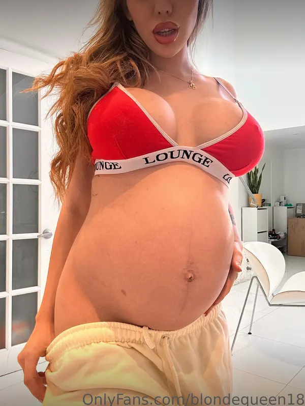 Pregnant Alexa🤰