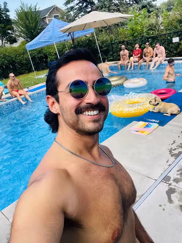 Mo