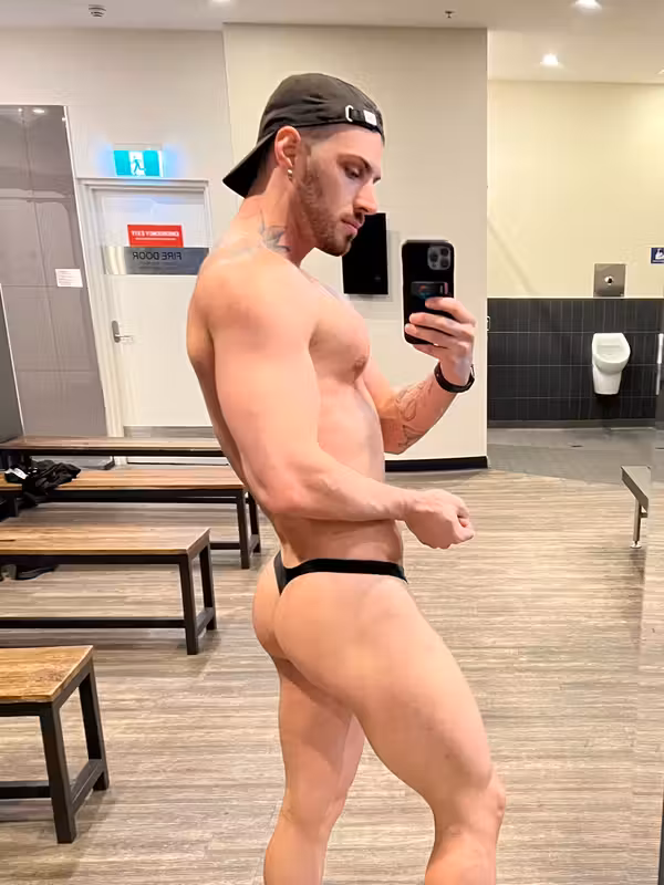 Aryn Hunter
