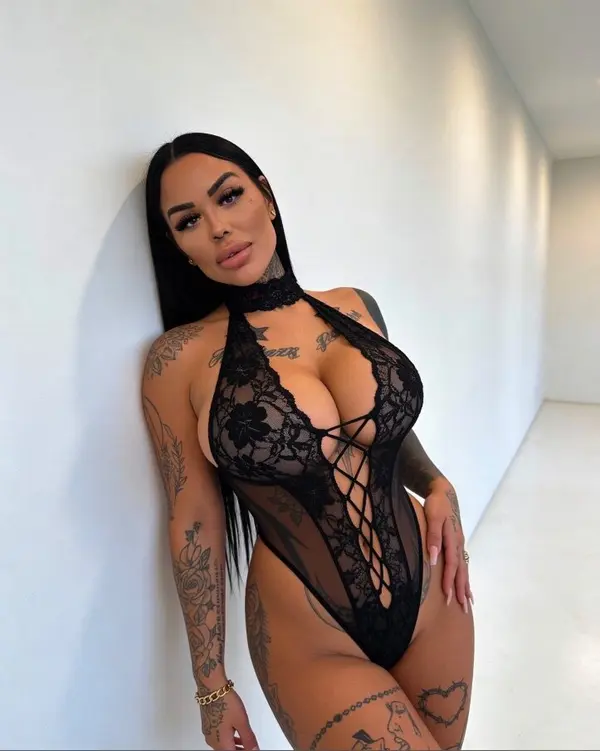 Angie 🖤