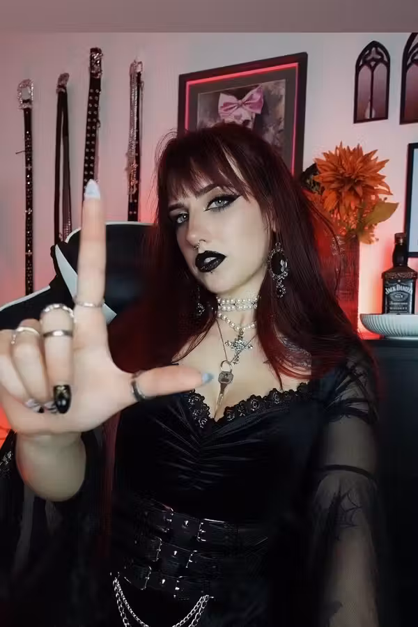 IVY FOX - gothic dominatrix