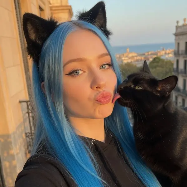 Lia Blue