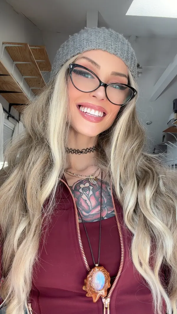 👑LizzieRoseTV