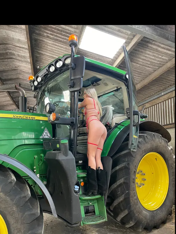Farmer Barbie💜😈